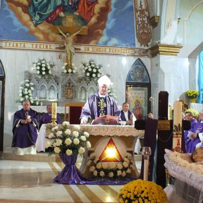 24 octombrie: Oituz: Funeraliile părintelui Mihai Vacaru. Foto: Cătălin Balint