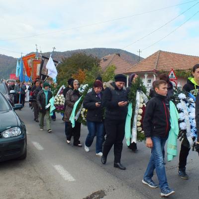 24 octombrie: Oituz: Funeraliile părintelui Mihai Vacaru. Foto: Cătălin Balint