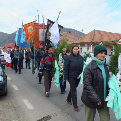 24 octombrie: Oituz: Funeraliile părintelui Mihai Vacaru. Foto: Cătălin Balint