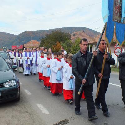 24 octombrie: Oituz: Funeraliile părintelui Mihai Vacaru. Foto: Cătălin Balint