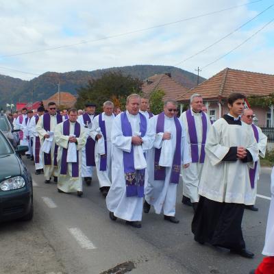 24 octombrie: Oituz: Funeraliile părintelui Mihai Vacaru. Foto: Cătălin Balint