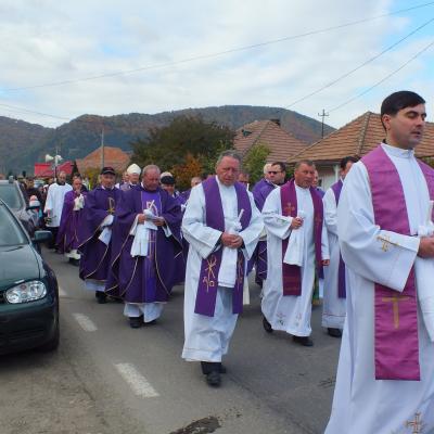 24 octombrie: Oituz: Funeraliile părintelui Mihai Vacaru. Foto: Cătălin Balint