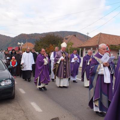 24 octombrie: Oituz: Funeraliile părintelui Mihai Vacaru. Foto: Cătălin Balint