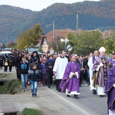24 octombrie: Oituz: Funeraliile părintelui Mihai Vacaru. Foto: Cătălin Balint