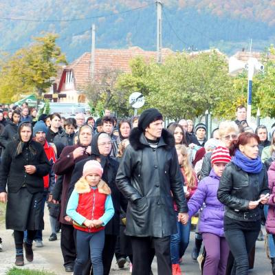 24 octombrie: Oituz: Funeraliile părintelui Mihai Vacaru. Foto: Cătălin Balint