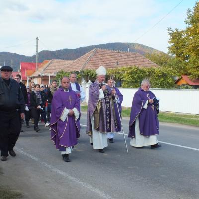 24 octombrie: Oituz: Funeraliile părintelui Mihai Vacaru. Foto: Cătălin Balint