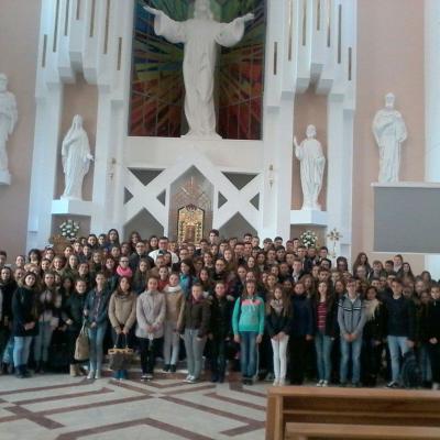 29 octombrie: Bacău (centru): Liceeni în rugăciune