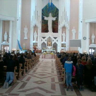 29 octombrie: Bacău (centru): Liceeni în rugăciune