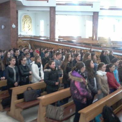 29 octombrie: Bacău (centru): Liceeni în rugăciune