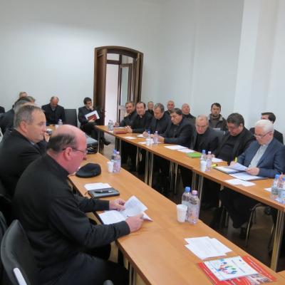 9 noiembrie: Iaşi: Întrunirea membrilor Consiliului Prezbiteral