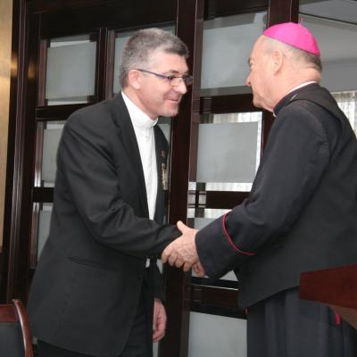 10 noiembrie: Iaşi: Caritas, de 25 de ani în slujba comunităţii. Prima zi a sărbătorii