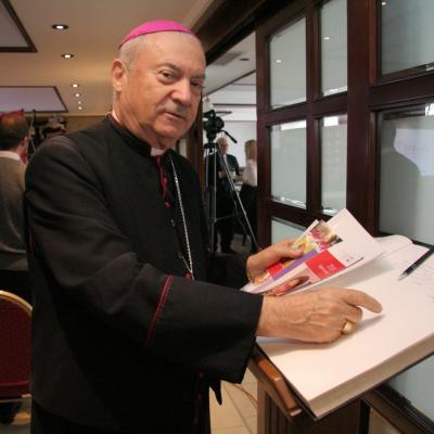 10 noiembrie: Iaşi: Caritas, de 25 de ani în slujba comunităţii. Prima zi a sărbătorii