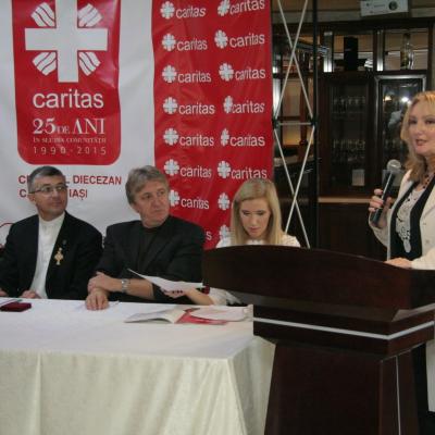 10 noiembrie: Iaşi: Caritas, de 25 de ani în slujba comunităţii. Prima zi a sărbătorii