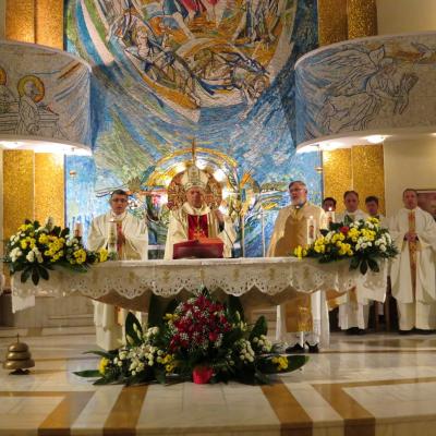 10 noiembrie: Iaşi: Caritas, de 25 de ani în slujba comunităţii. Prima zi a sărbătorii