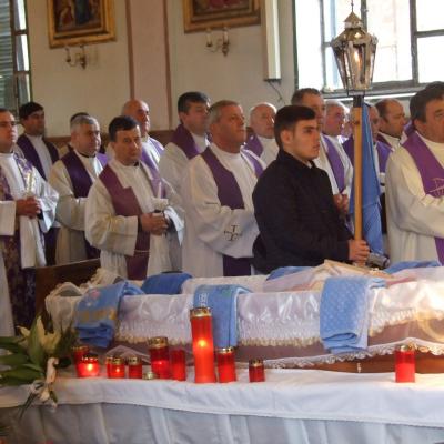 21 noiembrie: Traian (BC): Funeraliile părintelui Albert Lucaci
