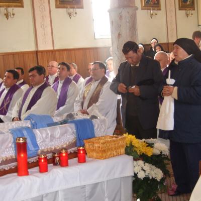 21 noiembrie: Traian (BC): Funeraliile părintelui Albert Lucaci