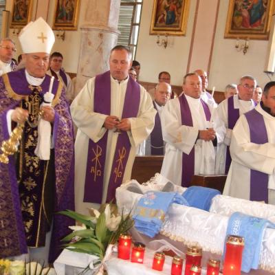 21 noiembrie: Traian (BC): Funeraliile părintelui Albert Lucaci
