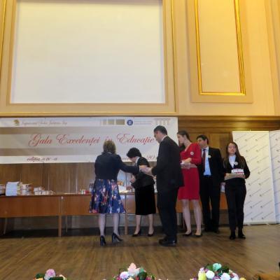 24 noiembrie: Iaşi: Elevi catolici premiaţi la Gala Excelenţei în Educaţie