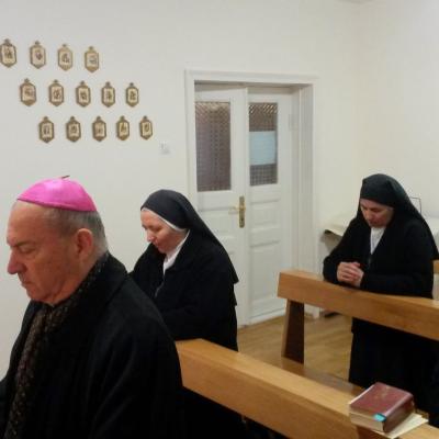 29 noiembrie: Roman: Vizita Preasfinţitului Gherghel în comunitatea Surorilor Sărace ale Sfântului Iosif