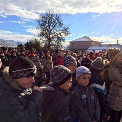 1 decembrie: Iugani: La Monumentul Eroilor, de Ziua Naţională a României