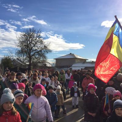 1 decembrie: Iugani: La Monumentul Eroilor, de Ziua Naţională a României