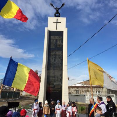 1 decembrie: Iugani: La Monumentul Eroilor, de Ziua Naţională a României