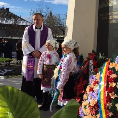 1 decembrie: Iugani: La Monumentul Eroilor, de Ziua Naţională a României