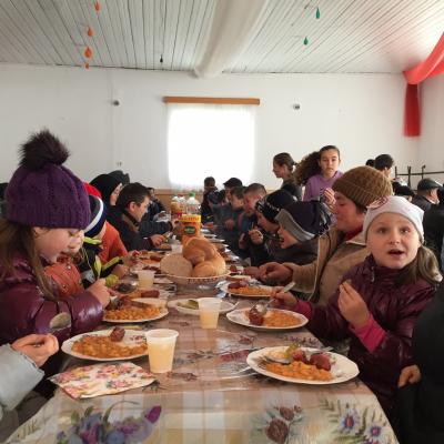1 decembrie: Iugani: La Monumentul Eroilor, de Ziua Naţională a României