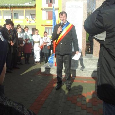 1 decembrie: Răchiteni: Sfinţirea Monumentului Eroilor