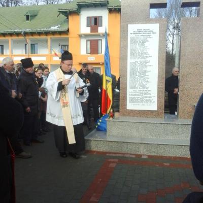 1 decembrie: Răchiteni: Sfinţirea Monumentului Eroilor
