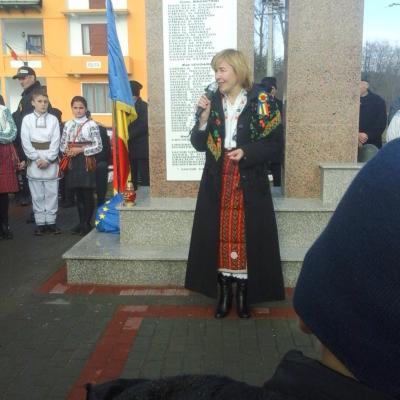 1 decembrie: Răchiteni: Sfinţirea Monumentului Eroilor
