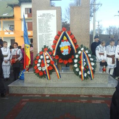 1 decembrie: Răchiteni: Sfinţirea Monumentului Eroilor