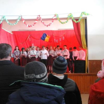 1 decembrie: Răchiteni: Sfinţirea Monumentului Eroilor