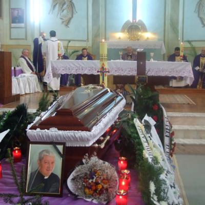3 decembrie: Frumoasa: Funeraliile părintelui Ştefan Vacaru