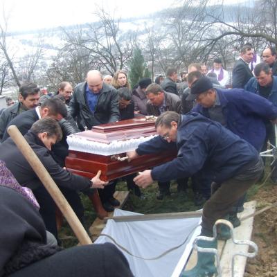 3 decembrie: Frumoasa: Funeraliile părintelui Ştefan Vacaru