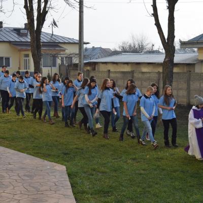 5-6 decembrie: Zile pline de bucurie pentru tinerii din Traian (Neamţ)