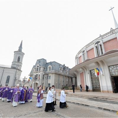 13 decembrie: Iaşi: Deschiderea porţii sfinte a Anului Jubiliar
