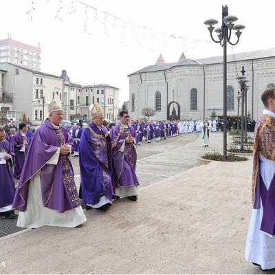 13 decembrie: Iaşi: Deschiderea porţii sfinte a Anului Jubiliar
