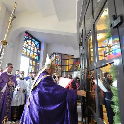 13 decembrie: Iaşi: Deschiderea porţii sfinte a Anului Jubiliar