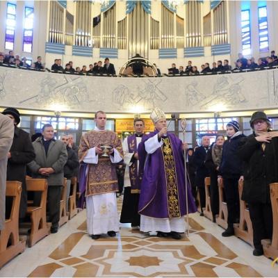 13 decembrie: Iaşi: Deschiderea porţii sfinte a Anului Jubiliar