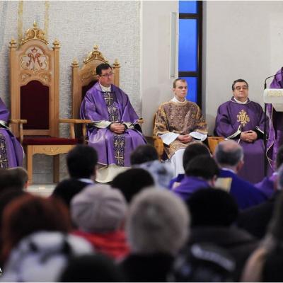 13 decembrie: Iaşi: Deschiderea porţii sfinte a Anului Jubiliar