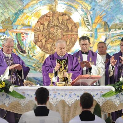 13 decembrie: Iaşi: Deschiderea porţii sfinte a Anului Jubiliar