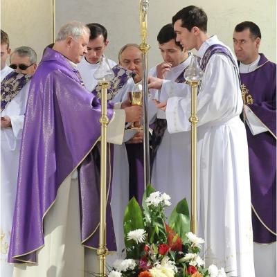 13 decembrie: Iaşi: Deschiderea porţii sfinte a Anului Jubiliar