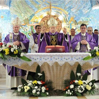 13 decembrie: Iaşi: Deschiderea porţii sfinte a Anului Jubiliar