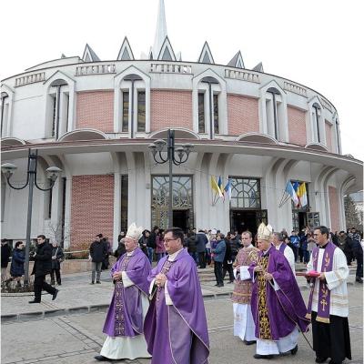 13 decembrie: Iaşi: Deschiderea porţii sfinte a Anului Jubiliar