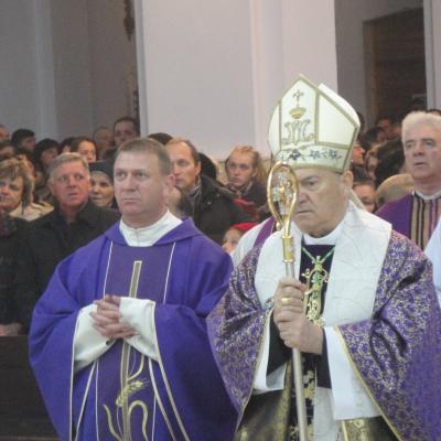 13 decembrie: Cacica: Inaugurarea Anului Sfânt al Milostivirii şi deschiderea Porţii Sfinte