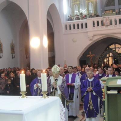 13 decembrie: Cacica: Inaugurarea Anului Sfânt al Milostivirii şi deschiderea Porţii Sfinte