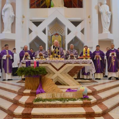 13 decembrie: Bacău: Deschiderea Porţii sfinte a Milostivirii