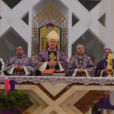 13 decembrie: Bacău: Deschiderea Porţii sfinte a Milostivirii