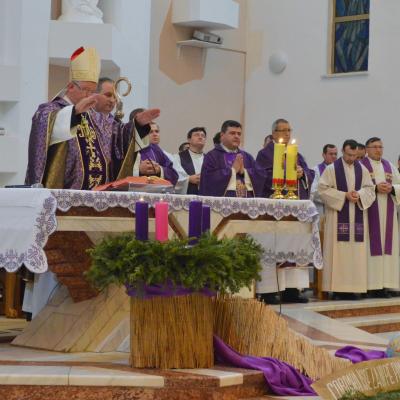 13 decembrie: Bacău: Deschiderea Porţii sfinte a Milostivirii